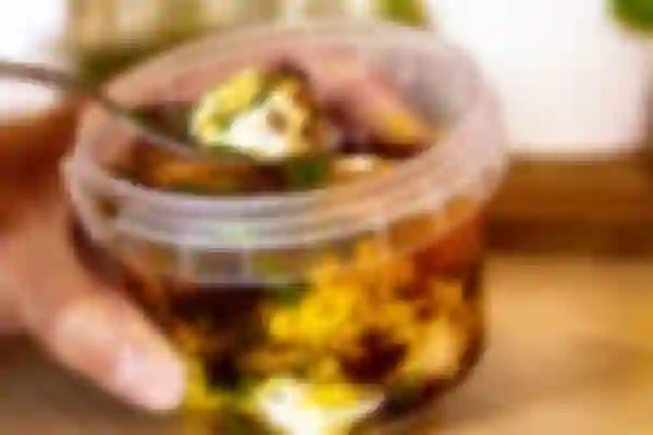 Kuleczki jogurtowe w oliwie z przyprawami